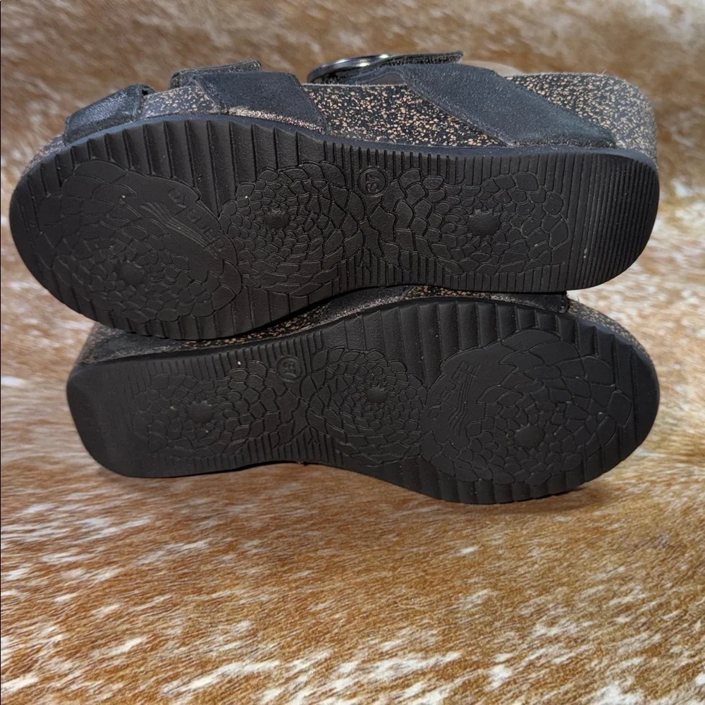 Dansko Susie Black Wedge Sandals Nubuck Leather EUC sz EU 37 Slip-On Comfort